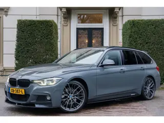 BMW 3-serie Touring 330i M-Performance PANO | 360 CAM | CARPLAY | H&K | GRIGIO TELESTO | ORG NL 2E E