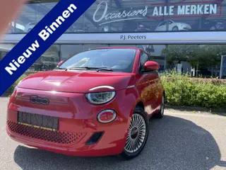 Fiat 500E Red 42 kwh Achteruitrijcamera - Airco - Parkeersensor achter - Navigatiesysteem - Apple ca