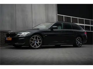 BMW 5 Serie Touring 530e 293 pk Business Edition Plus M-Sportpakket / NL-Auto/ Laser-Koplamp/ Pano-D