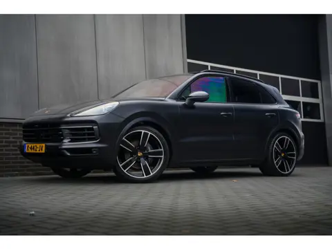 Porsche Cayenne 3.0 E-Hybrid 463 pk Sport-Chrono / Pano-Dak/ Matrix-Led/ Lucht-Vering/ Bose-Sound/ S