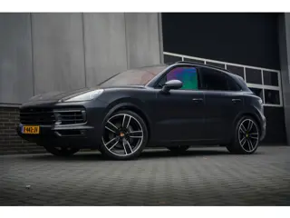 Porsche Cayenne 3.0 E-Hybrid 463 pk Sport-Chrono / Pano-Dak/ Matrix-Led/ Lucht-Vering/ Bose-Sound/ S