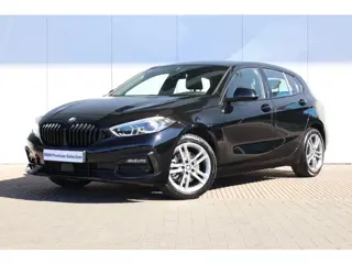BMW 1-serie 118i Business Edition Plus / Sportline / 17'' LM / Stoelverwarming / PDC / Climate Contr