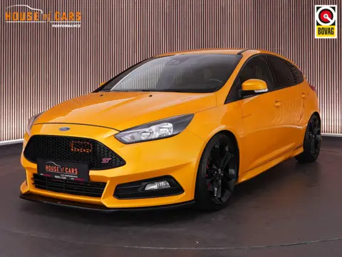 Ford Focus ST-2 2.0 250pk |Fox-sportuitlaat|REVO|H&R veren|Sony|blind spot|cruise control|winterpack