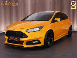 Ford Focus ST-2 2.0 250pk |Fox-sportuitlaat|REVO|H&R veren|Sony|blind spot|cruise control|winterpack
