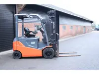 Toyota 8FBMKT30 heftruck elektrische triplex sidesift