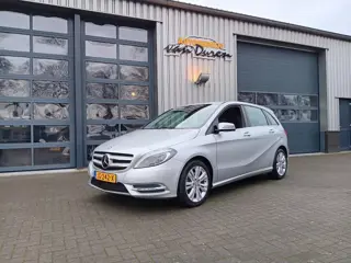 MERCEDES-BENZ B-KLASSE B 180 Ambition Automaat  Cruise/Clima  Navi PDC v+a  Xenon  CV  17'  Half stof/leder