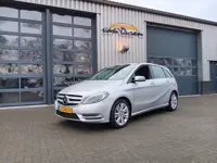 MERCEDES-BENZ B-KLASSE B 180 Ambition Automaat  Cruise/Clima  Navi PDC v+a  Xenon  CV  17'  Half stof/leder