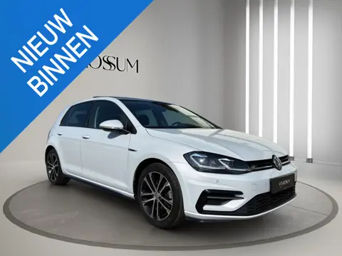 Volkswagen Golf 1.5 TSI Highline Business R Pano | Stoel/Stuur verwarming | Led | Massage  | 17"| Di