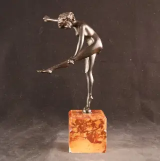 Bronzen Art Deco beeld van een naakt