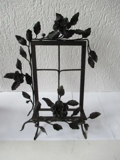 Grote smeedijzeren Art Deco schilderijstaander