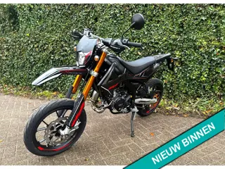 Rieju MRT SM Pro E5+ NIEUW Zwart/Rood BETAAL met in3