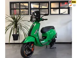Vespa Snorscooter Sprint 4T Porsche GTS Look