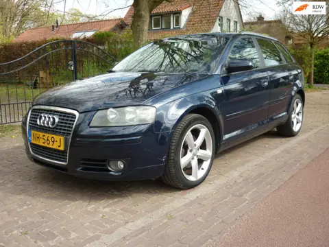 Audi A3 Sportback 1.6 FSI Ambition Pro Line airco,6versn.pan.dak