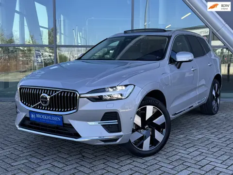 Volvo XC60 2.0 T8 Plug-in hybrid AWD Ultimate Bright 455pk Luchtvering / Trekhaak / Bowers Wilkins A