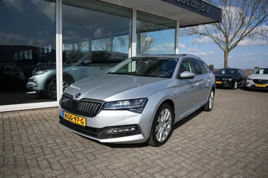 SKODA SUPERB 1.4 TSI IV Sportline/Laurin&Klement/ Pano,Leer,Navi,Camera
