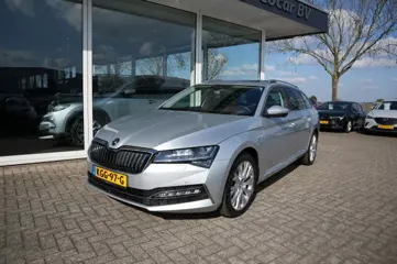SKODA SUPERB 1.4 TSI IV Sportline/Laurin&Klement/ Pano,Leer,Navi,Camera