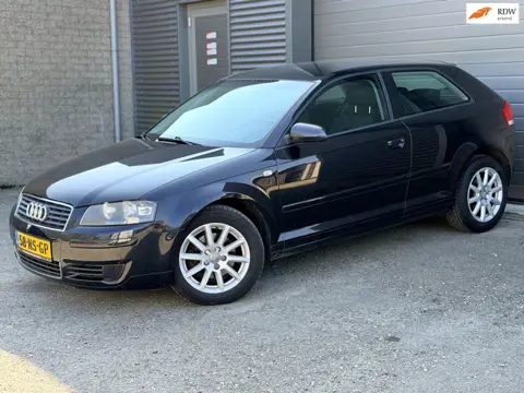 Audi A3 1.6 Attraction Automaat