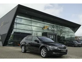 Skoda Octavia Combi 1.6 TDI 105pk DSG Navigatie DAB Xenon / LED Elektrische achterklep Keyless start