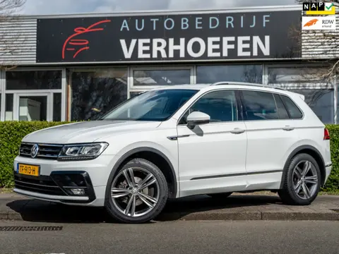 Volkswagen Tiguan 1.4 TSI R-LINE - VIRTUAL DASH FACE LIFT - APPLE CARPLAY - ADAPTIVE CRUISE - LANE A