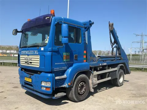 MAN TGA18.320 4x2 Hooklift Truck (Inoperable) (bj 2008)