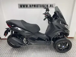 Piaggio 300 HPE SP ABS ASR BLACK EDITION AUTORIJBEWIJS