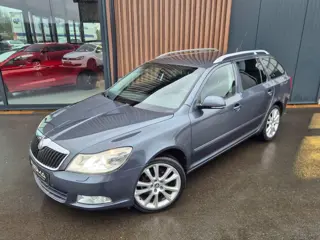 Skoda Octavia Combi 1.8 TSI Elegance Business Line Automaat | DSG | Xenon | Clima | Trekhaak | Navi