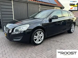 Volvo V60 1.6 T3 Momentum | Trekhaak |N.A.P. | Navi | incl. beurt en nwe APK