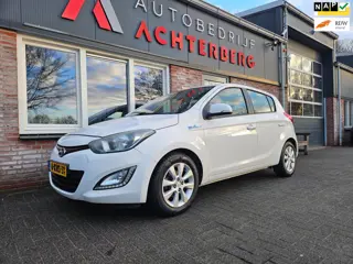 Hyundai I20 1.2i i-Deal Airco! 5-Deurs! Navigatie! Lichtmetalen Velgen! Leuke Auto!