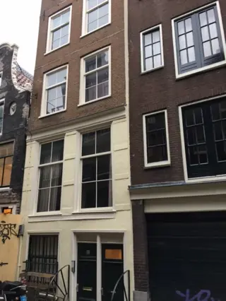 Woning aan de Korsjespoortsteeg te Amsterdam