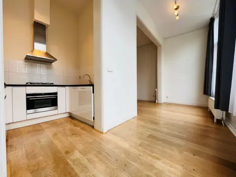 Woning aan de Prins Hendrikstraat te Den Haag