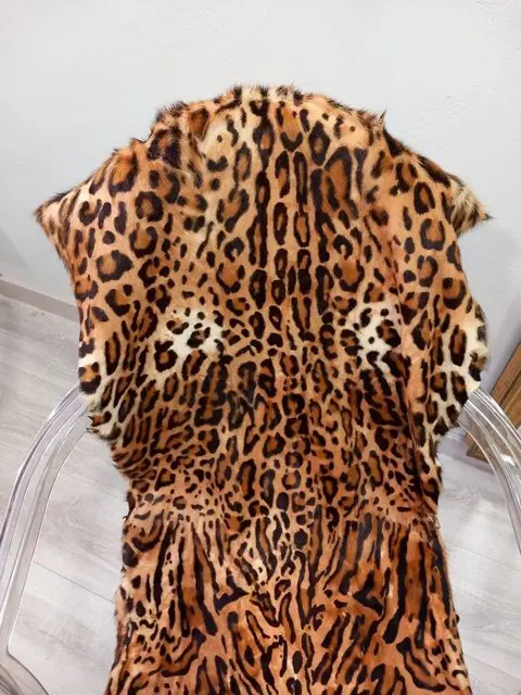 Artisan Furrier - Lamsvel Decoratief object
