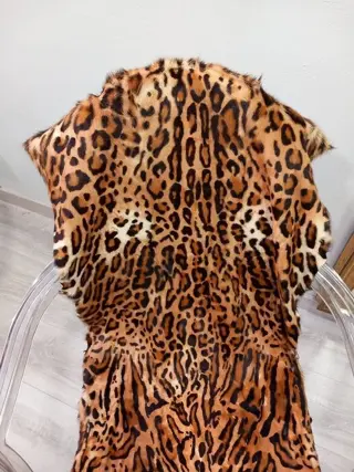 Artisan Furrier - Lamsvel Decoratief object