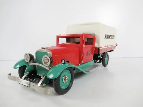 Märklin - 1992 - Vrachtwagen MHI 1992 Opwindauto Märklin