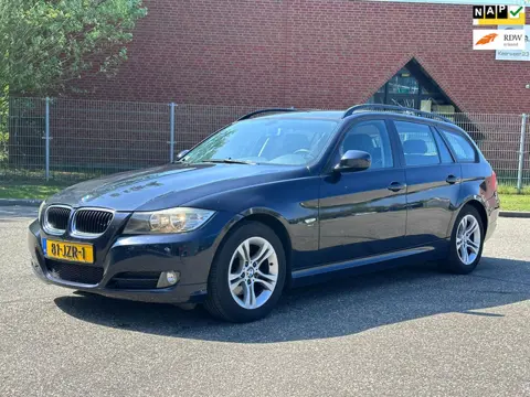 BMW 3-serie Touring 318i Business Line Leder*Navigatie*Cruise*Clima*Parkeersensoren*NAP*2e eigenaar*