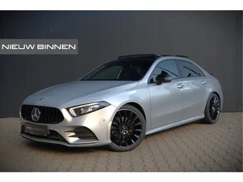 Mercedes-Benz A-Klasse 180 Business Solution AMG | Panoramadak | Stoelverwarming | Camera | Navigati