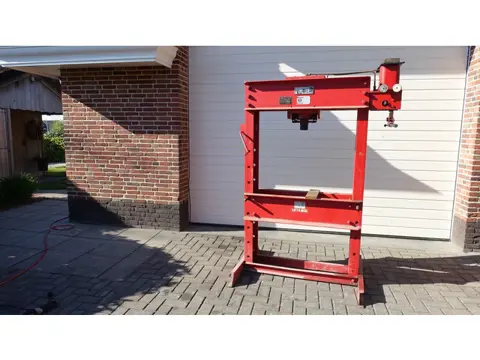 Nugier H60-7S  60 ton hydraulische pers