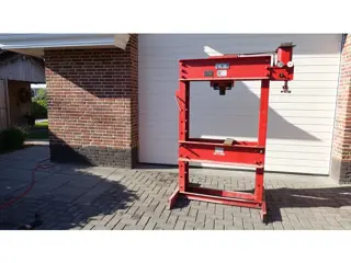 Nugier H60-7S  60 ton hydraulische pers