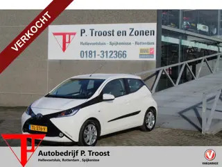 Toyota Aygo 1.0 VVT-i x-play Automaat/Achteruitrijcamera/Airco/Licht metalen velgen/Bluetooth/Centra