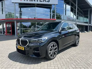BMW X1 sDrive20i High Executive Edition | Leder | Panoramadak | Head-Up Display | Stoelverwarming |
