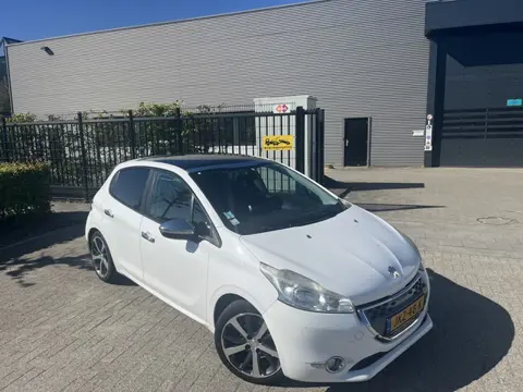 Peugeot 208 1.4 e-HDi Automaat Pano Gt-Velg (bj 2011)