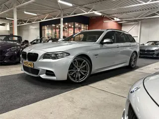 BMW 5 Serie Touring M550d xDrive High Exe. l Head-Up l Elek. trekhaak l Comfortstoelen l Harman/Kard
