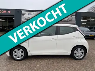 Toyota Aygo 1.0 VVT-i x-play 5-deurs - Airco - Bluetooth/handsfree - Achteruitrijcamera - Leddagrijv