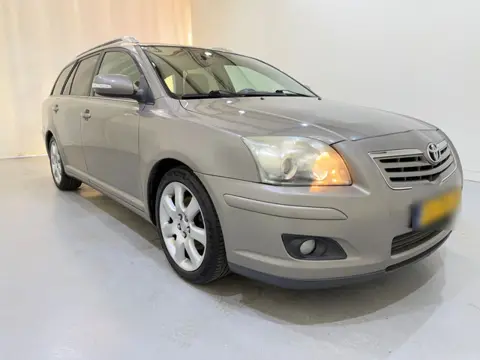 Toyota Avensis Wagon 2.0 VVT-i Executive (bj 2006)