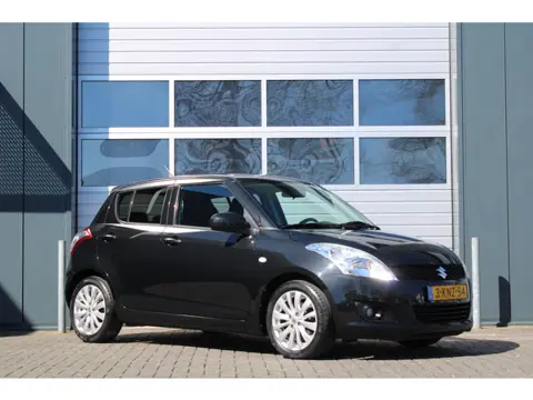 Suzuki Swift 1.2 Exclusive EASSS 5-Deurs Clima/Cruise/Stoelverwarming/Keyless/RadioCD.USB/16"LM/Deal