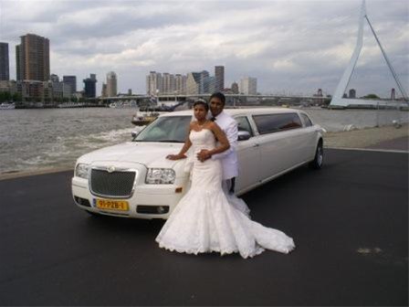 Trouwauto huren? Chrysler limo verhuur