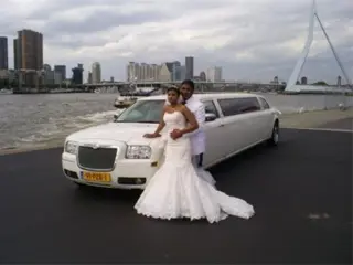 Trouwauto huren? Chrysler limo verhuur