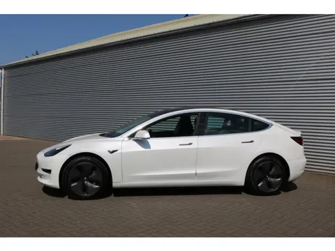 Tesla Model 3 Standard RWD Plus 60 kWh (149.569Km NAP Pano Navi Sportleder Autopilot Camera 18InchLM