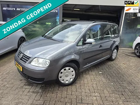 Volkswagen Touran 1.6-16V FSI | AUTOMAAT | NW APK | TREKHAAK | CRUISE | 12MND GARANTIE |