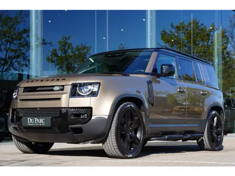 Land Rover Defender 110 P 400 110 BENZINE HSE 7p. / 22 Inch / NL-Auto