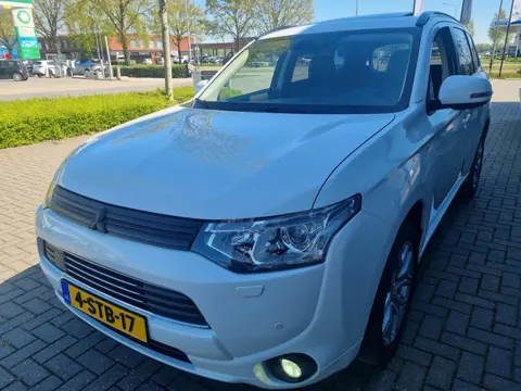Mitsubishi Outlander 2.0 PHEV instyle+ Leder Schuifdak Navi